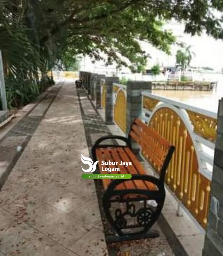 Kursi Taman Pedestrian Sei Siring Banjarmasin Kalsel