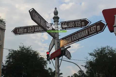 Tiang Penunjuk Arah Jalan Solo