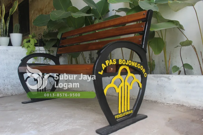 Kursi Besi Cor Lapas Bojonegoro Custom Logo