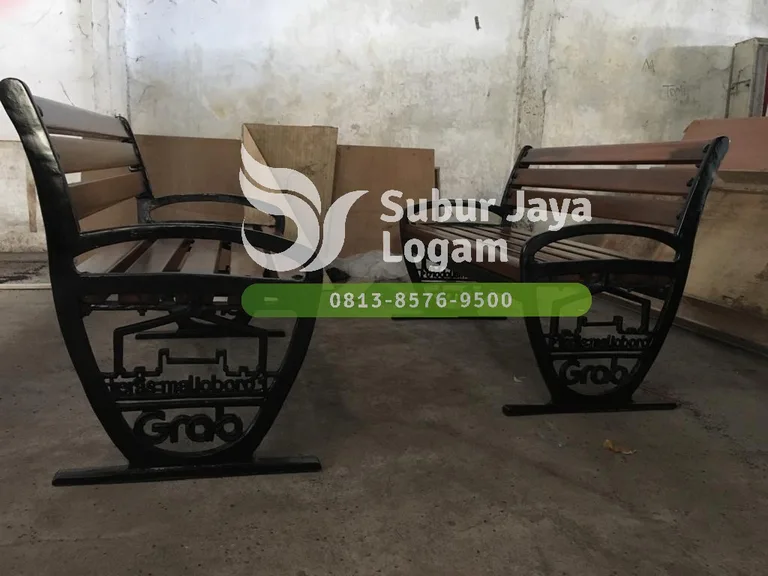 Kursi Teras Malioboro 1 by GRAB