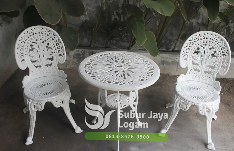 Kursi Antik Walondo Lodge Maribaya