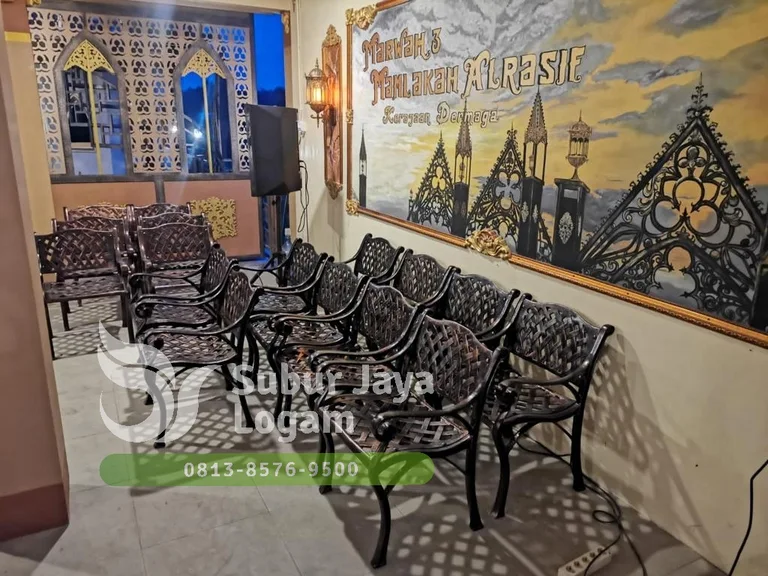 Kursi Taman Marwah Resto 3 Kediri