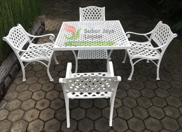 Kursi Besi Antik Delic Bali