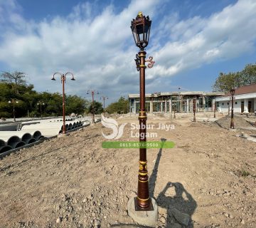 Tiang Lampu Antik