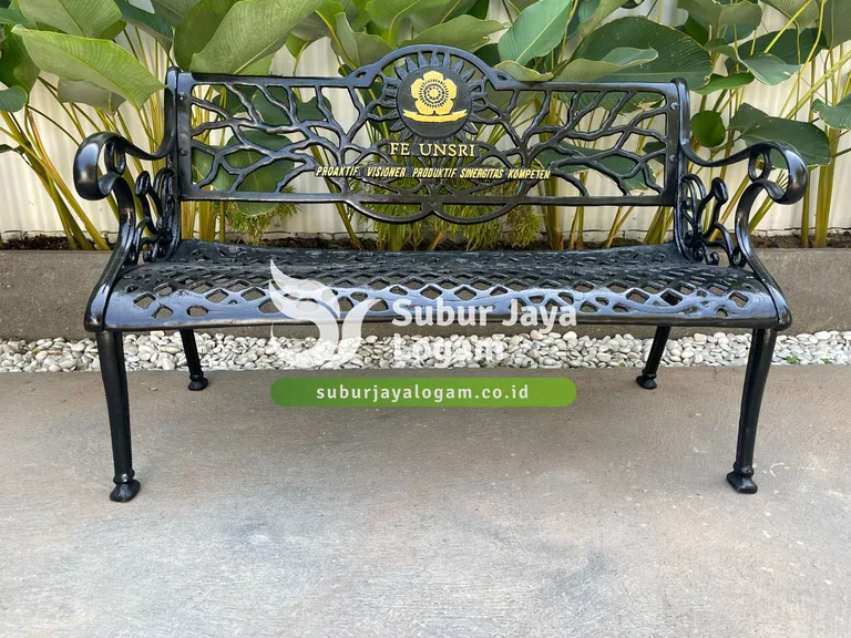 Kursi Besi Cor Custom Logo FE UNSRI Palembang