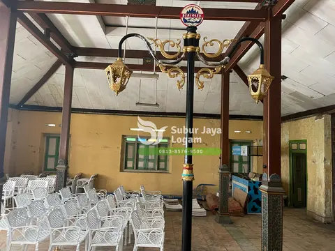 Tiang Lampu Taman Kabupaten Trenggalek Jawa Timur