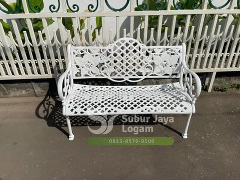 Kursi Taman Besi Jatim Park