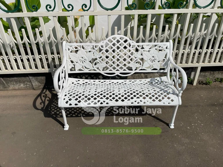 Kursi Taman Besi Jatim Park