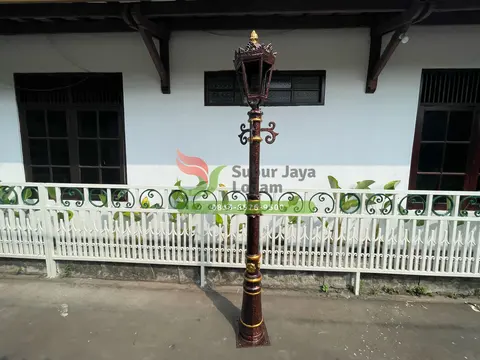 Tiang Lampu Antik UNDIP Semarang