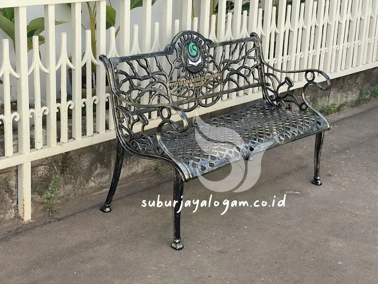 Kursi Taman Custom Pondok Pesantren Gresik