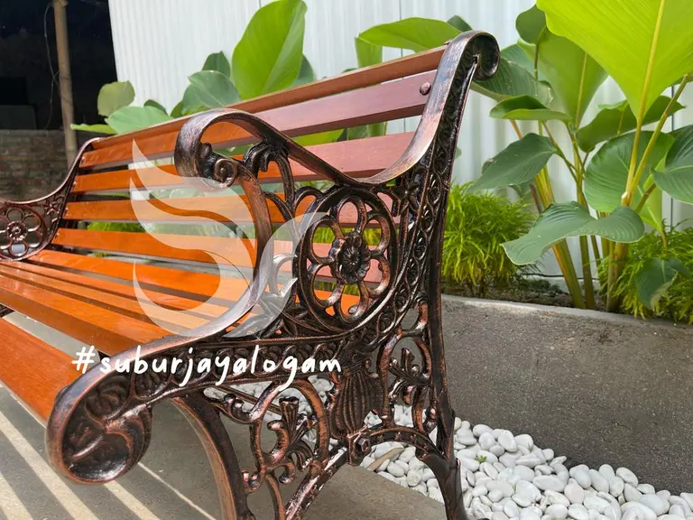Kursi Taman Besi Taman Kamboja Banjarmasin