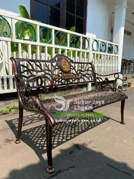Kursi Taman FH UNDIP Semarang