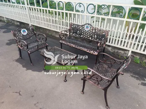 Kursi Taman Besi Custom Logo SMA N 12 Kota Depok