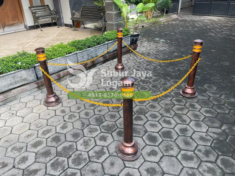Bollard Pembatas Jalan Undip Semarang