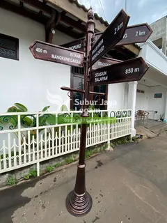 Papan Penunjuk Arah & Halte Bus Besi Cor