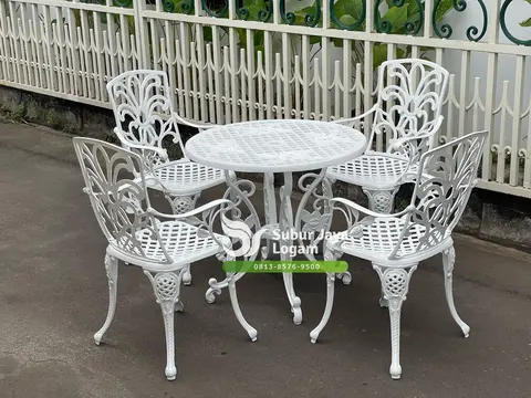 Kursi Taman Antik Hotel Darussalam Pasuruan Jatim