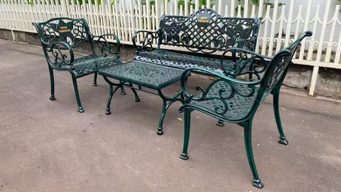 Kursi Taman Omah Tabebuya Tegal