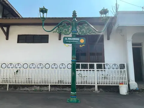 Tiang Lampu Klasik Malioboro Warung Temon Bogor